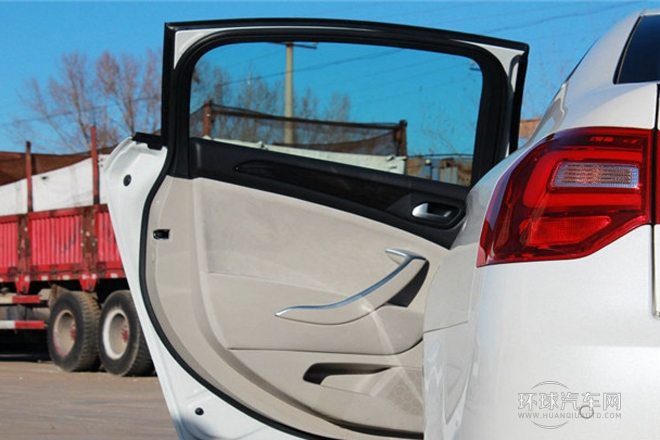 2013款 2.0L 手動舒適型