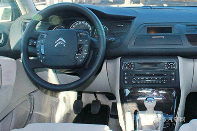 2013款 2.0L 手動舒適型