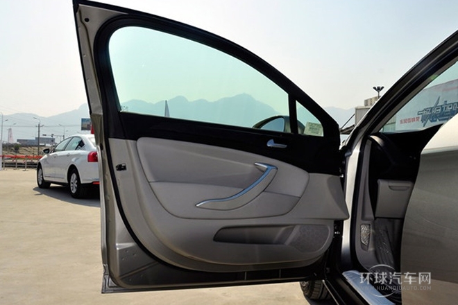 2013款 2.0L 自動尊享型