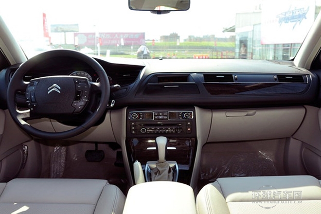 2013款 2.0L 自動尊享型