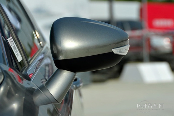 2013款 2.0L 自動尊享型