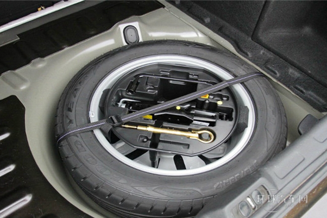 2013款 2.3L 自動尊貴型