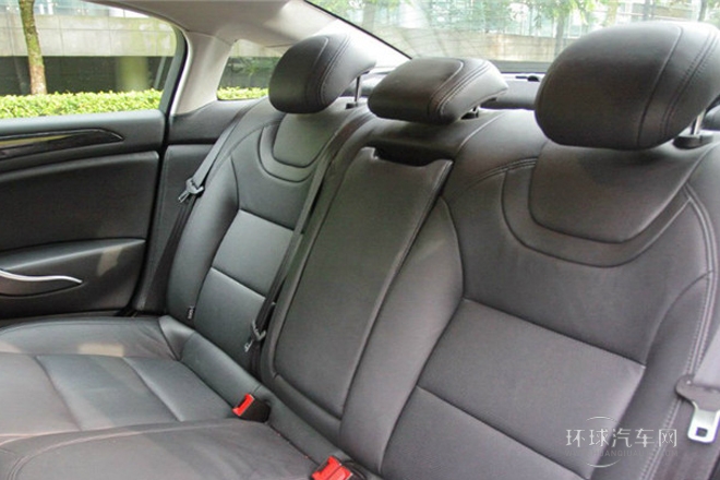 2013款 2.3L 自動尊貴型