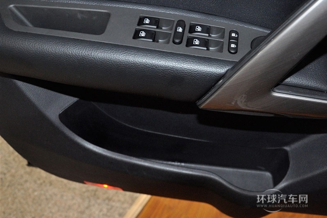 2014款 2.0T 手動尊貴型