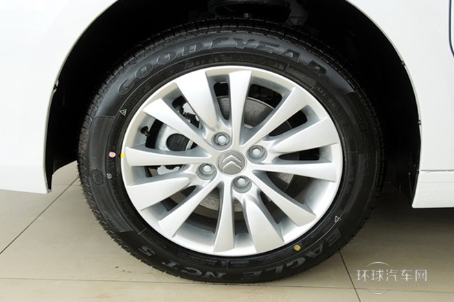 2013款 兩廂 1.6L 手動樂享型