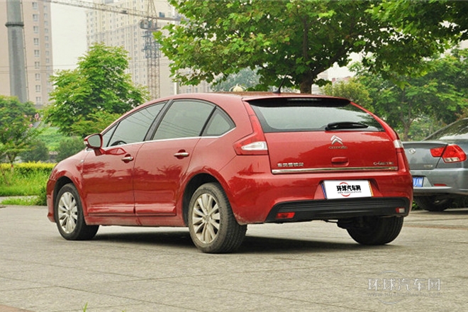 2013款 兩廂 1.6L 自動(dòng)樂(lè)享型