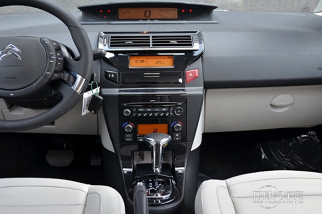 2013款 三廂 1.6L 自動品享型