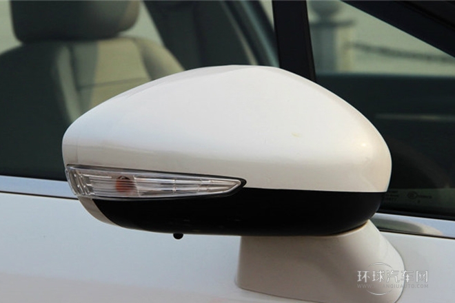 2013款 三廂 1.6L 自動品享型