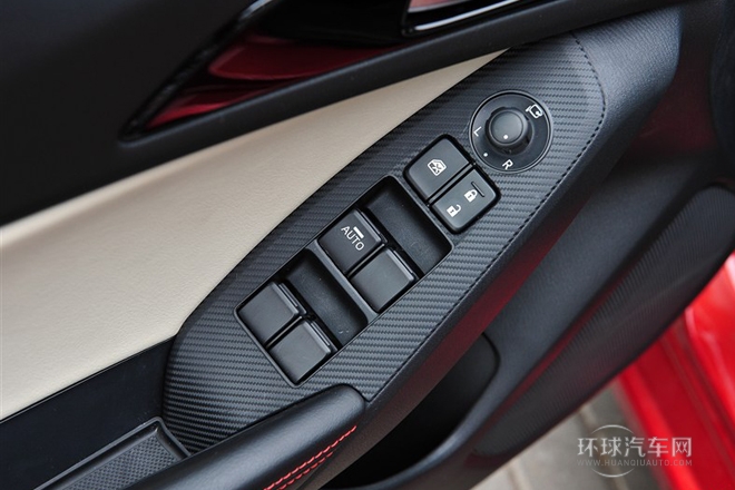 2014款 三廂 2.0L 自動旗艦型