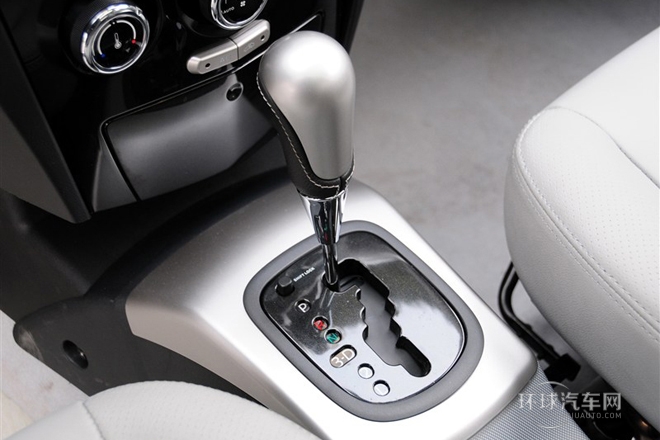 2012款 三廂 1.5L 自動(dòng)尊貴型