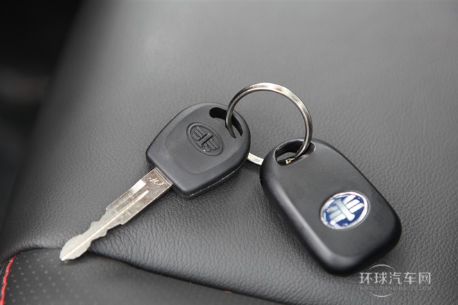 2012款 三廂 1.5L 自動豪華型