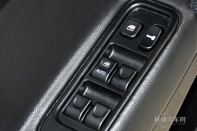 2012款 1.5L 手動尊貴運動型