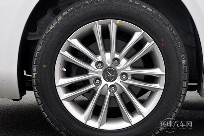 2012款 1.5L 手動尊逸運動型