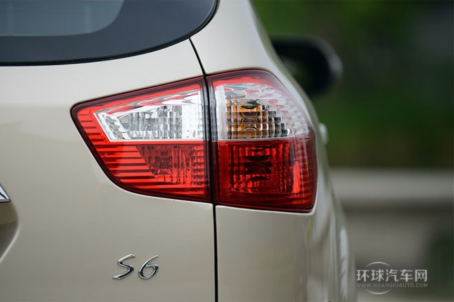 2014款 1.5TI 手動(dòng)旗艦型