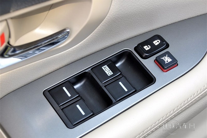 2013款 勁悅版 2.0L 手動尊貴型