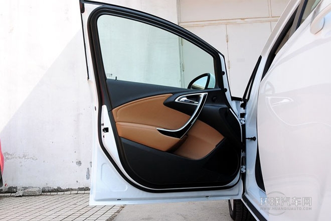 2013款 1.6T 自動 時尚運動型