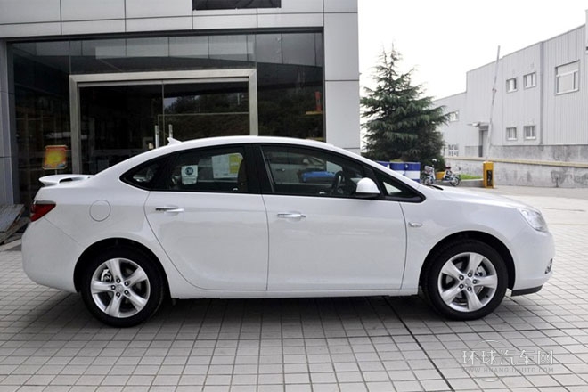 2013款 1.6T 自動 時尚運動型