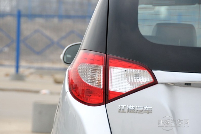 2013款 1.8L MT豪華型