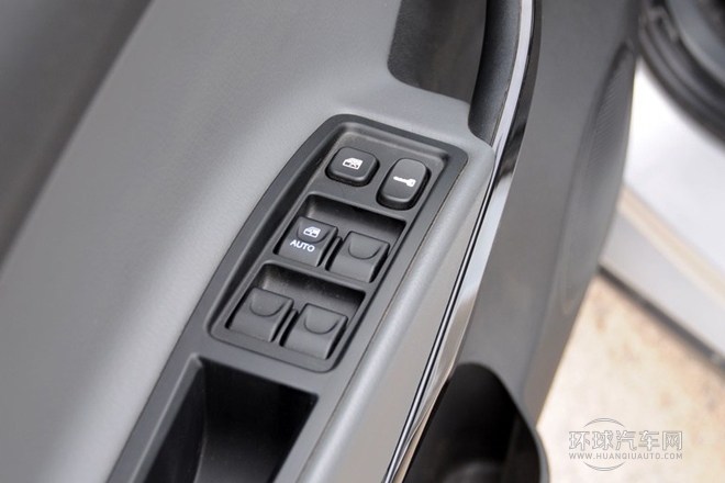 2013款 1.8L MT豪華型