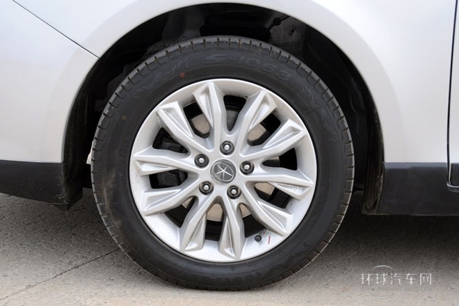 2013款 1.8L MT豪華型