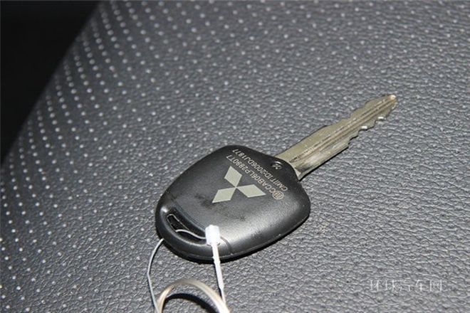 2013款 2.0L 四驅(qū)都市導(dǎo)航版 5座