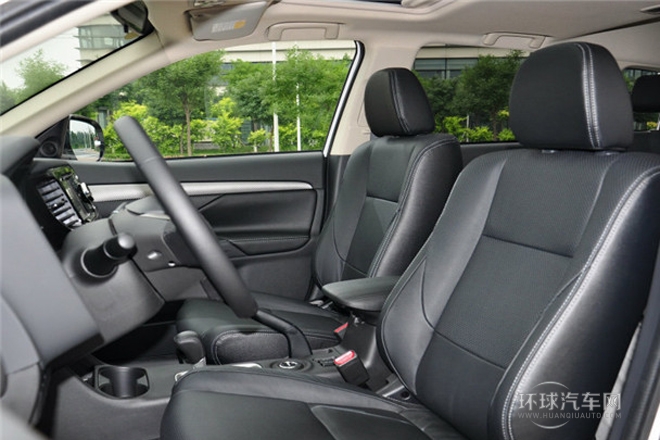 2013款 2.0L 四驅(qū)都市導(dǎo)航版 5座