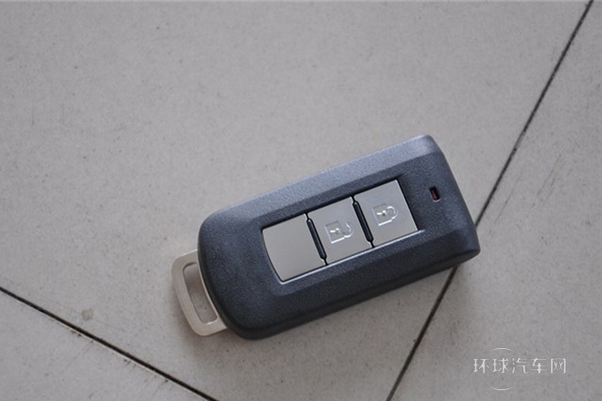 2013款 2.4L 四驅(qū)豪華導(dǎo)航版 5座