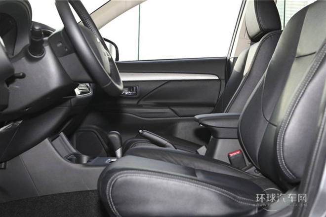 2013款 2.4L 四驅豪華導航版 5座