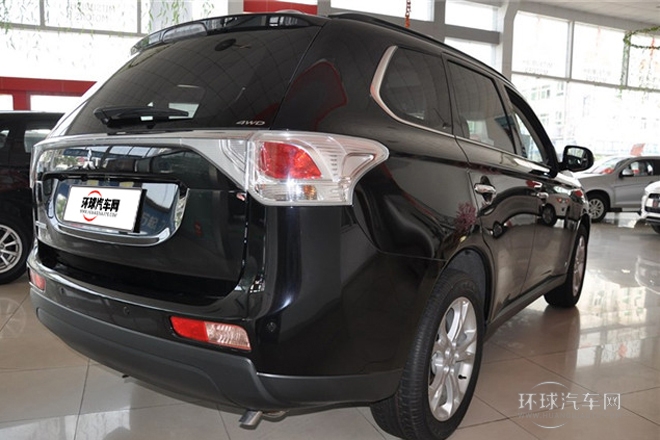 2013款 2.4L 四驅(qū)豪華導(dǎo)航版 5座