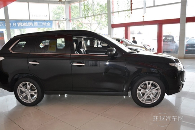 2013款 2.4L 四驅豪華導航版 5座