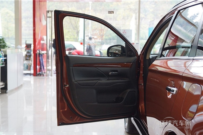 2013款 2.4L 四驅(qū)豪華導(dǎo)航版 7座