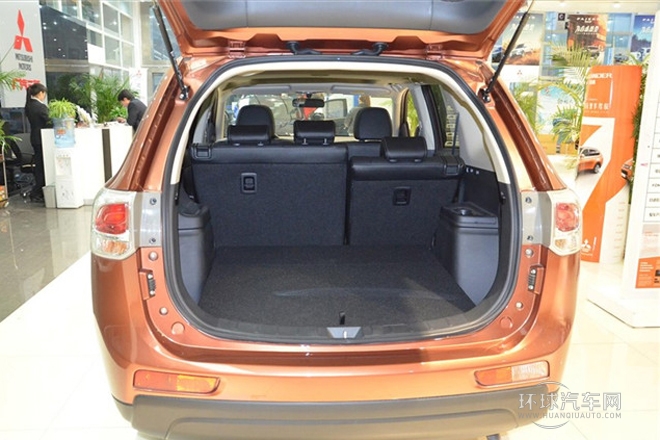 2013款 2.4L 四驅豪華導航版 7座