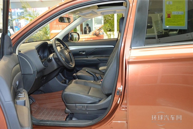 2013款 2.4L 四驅(qū)豪華導(dǎo)航版 7座