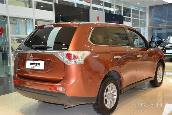 2013款 2.4L 四驅(qū)豪華導(dǎo)航版 7座