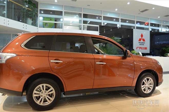 2013款 2.4L 四驅(qū)豪華導(dǎo)航版 7座