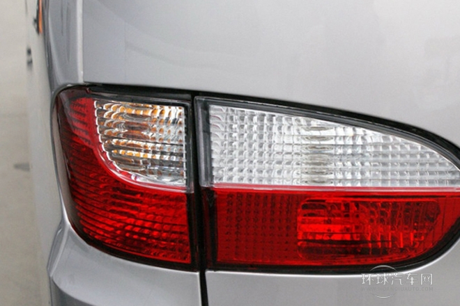 2011款 2.0L穿梭 汽油標(biāo)準(zhǔn)版