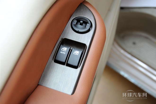 2011款 2.0L政采版 手動豪華型