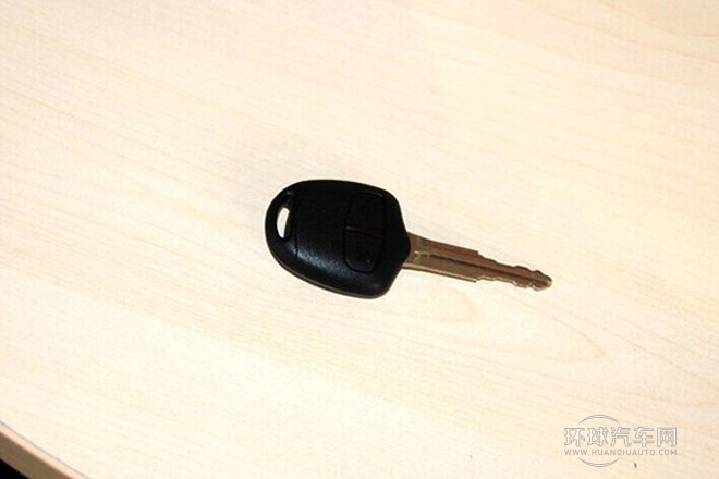 2012款 3.8L 尊貴版