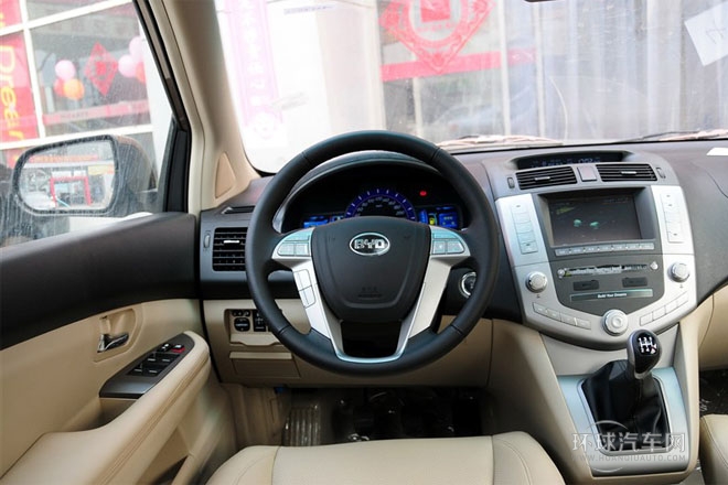 2013款 白金版 2.0L 手動(dòng)尊貴型