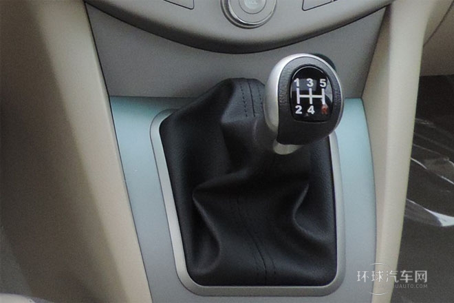 2013款 白金版 2.4L 手動尊貴型