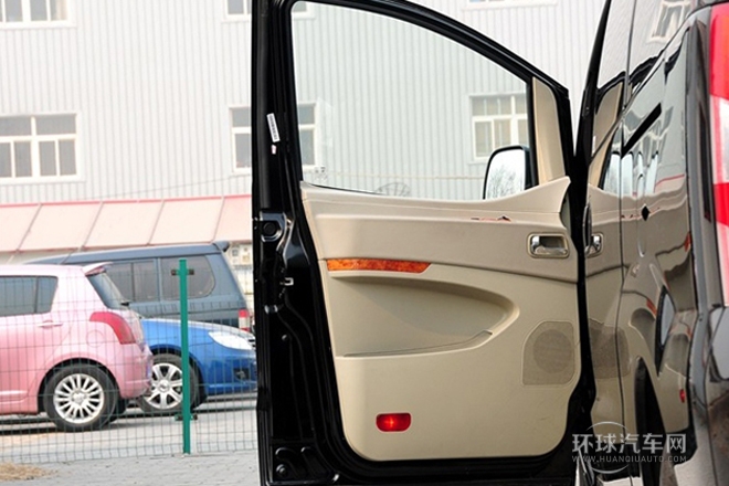 2013款 2.0T 汽油手動公務版