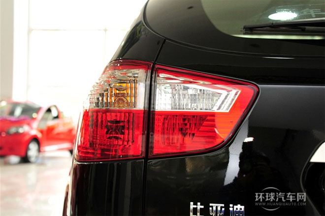 2013款 白金版 2.4L 自動尊榮型