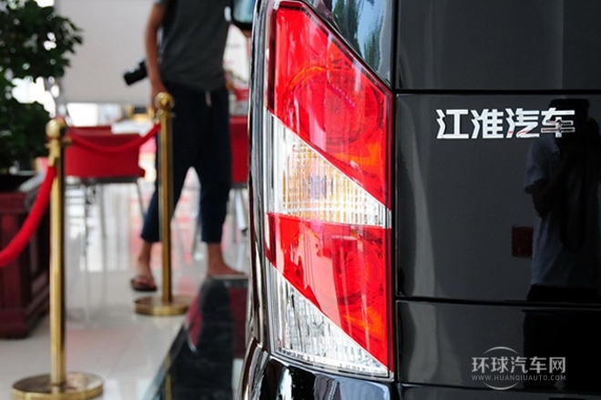 2013款 2.0T 汽油手動商務版