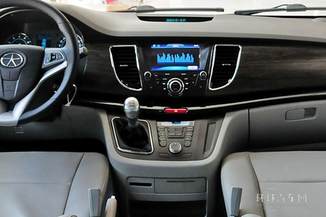 2013款 2.0T 汽油手動商務版