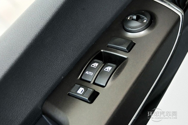 2013款 2.0T 汽油手動商務版