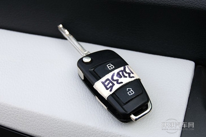 2013款 2.0T 汽油自動公務版