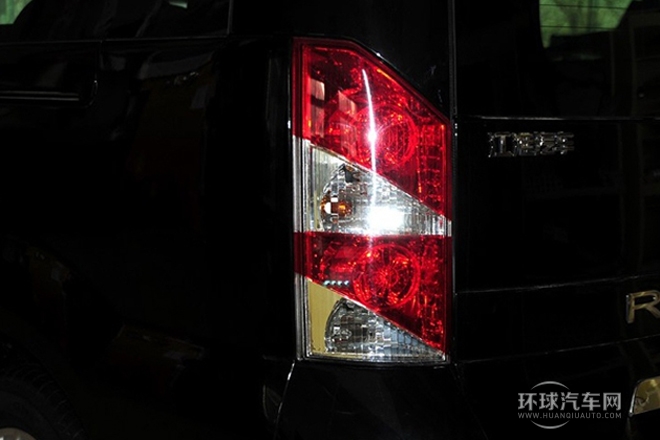 2013款 2.0T 汽油自動商務版