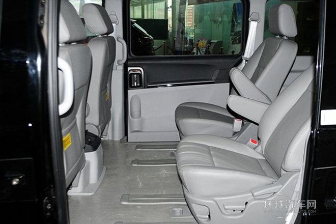 2013款 2.0T 汽油自動商務版