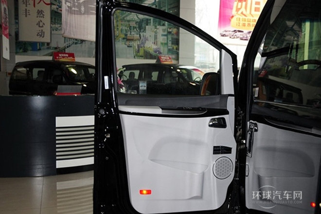 2013款 2.0T 汽油自動(dòng)商務(wù)版