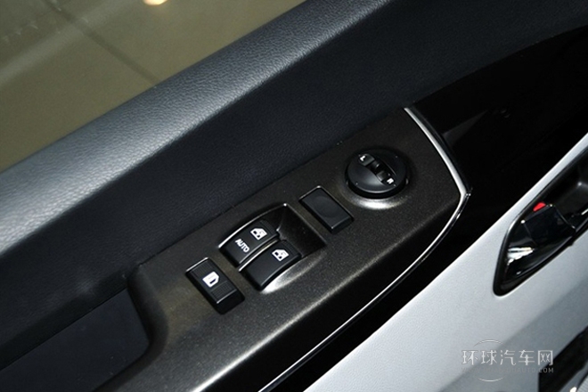 2013款 2.0T 汽油自動商務版